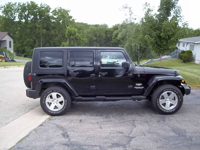 2010 Jeep Wrangler Unlimited 1500 Extended Cargo Clean