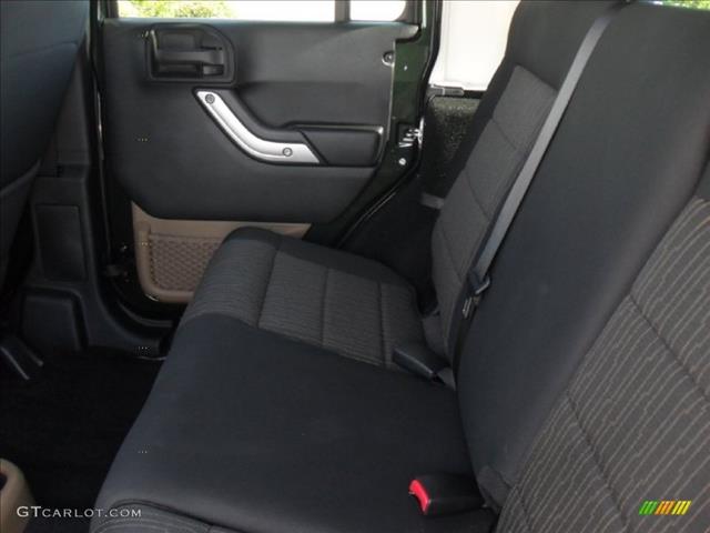 2011 Jeep Wrangler Unlimited 1500 Extended Cargo Clean