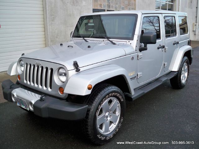 2011 Jeep Wrangler Unlimited 1500 Extended Cargo Clean