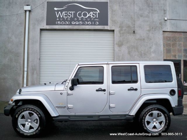 2011 Jeep Wrangler Unlimited 1500 Extended Cargo Clean