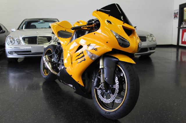 2006 Kawasaki ZX-10R Quad Cab HEMI SLT