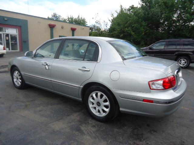 2004 Kia Amanti Base