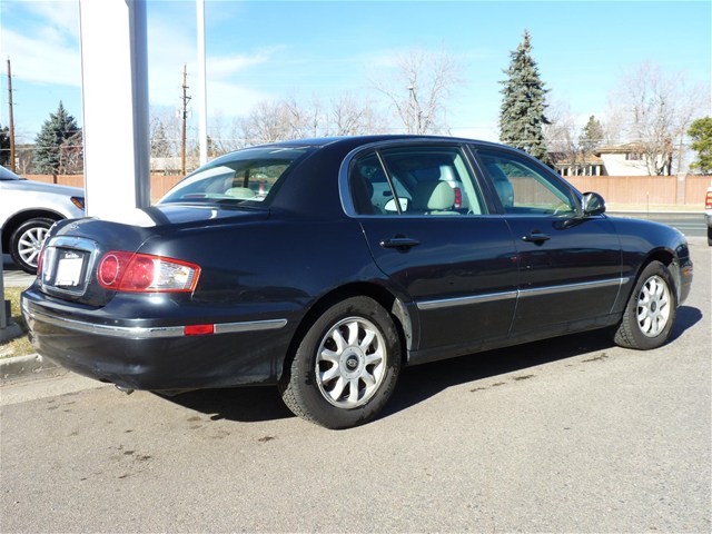 2005 Kia Amanti Base