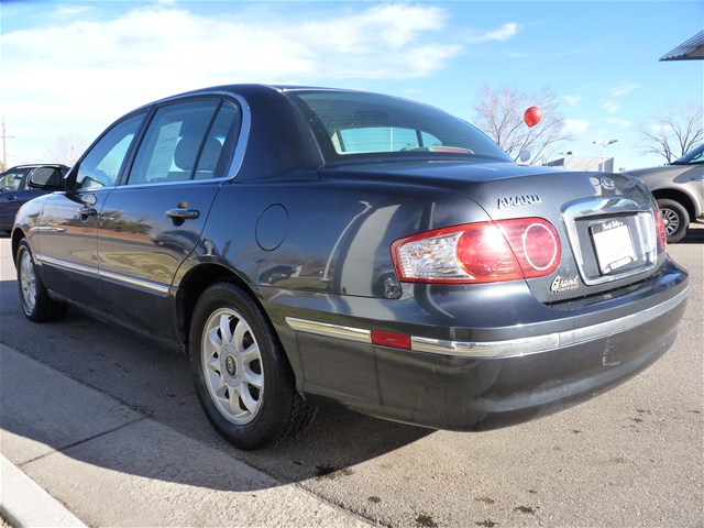 2005 Kia Amanti Base