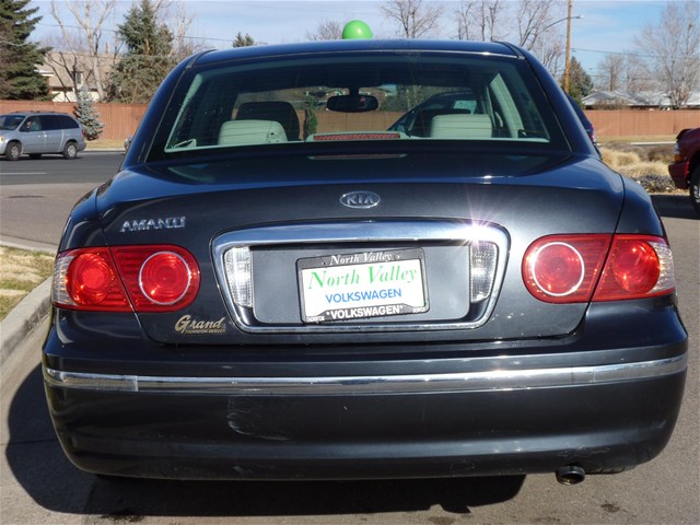 2005 Kia Amanti Base