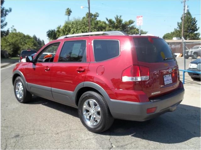 2009 Kia Borrego BASE LS XTR