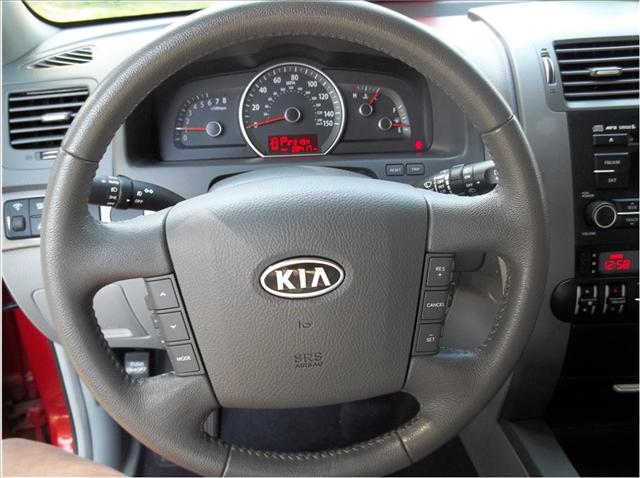 2009 Kia Borrego BASE LS XTR