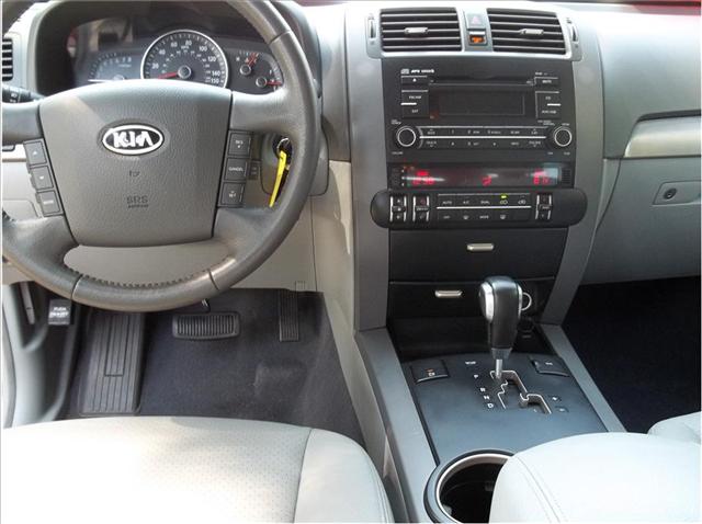 2009 Kia Borrego BASE LS XTR