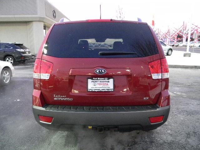 2009 Kia Borrego BASE LS XTR