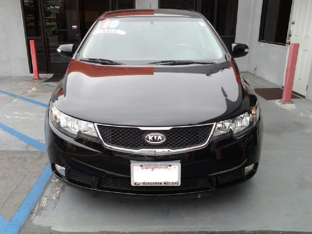 2010 Kia Forte AWD, REAR DVD, Navigation, 3RD ROW, Mem/heat Seats