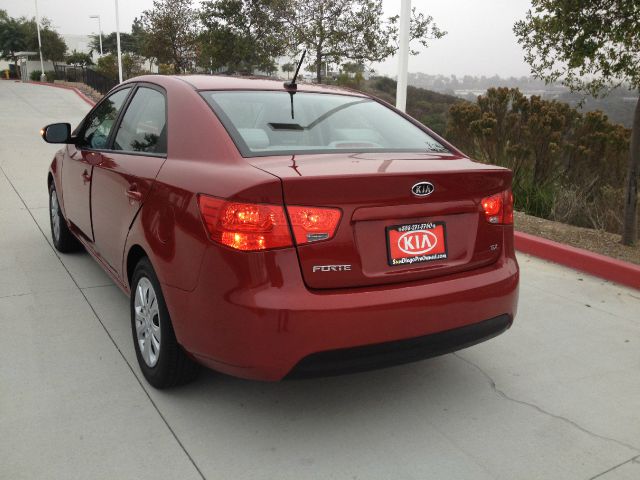 2010 Kia Forte CXL Minivan 4D