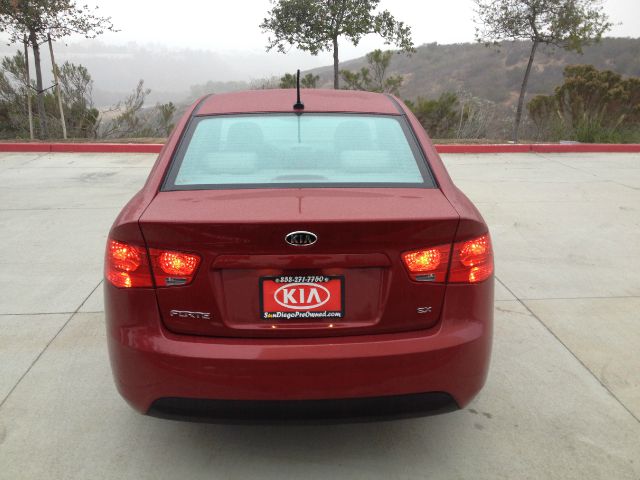 2010 Kia Forte CXL Minivan 4D