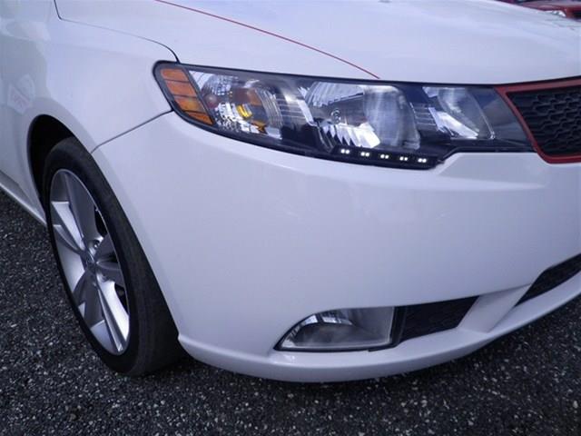 2012 Kia Forte AWD, REAR DVD, Navigation, 3RD ROW, Mem/heat Seats