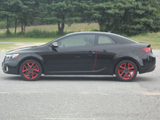 2010 Kia Forte Koup AWD, REAR DVD, Navigation, 3RD ROW, Mem/heat Seats