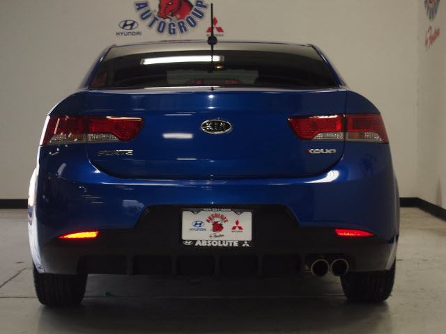 2010 Kia Forte Koup AWD, REAR DVD, Navigation, 3RD ROW, Mem/heat Seats