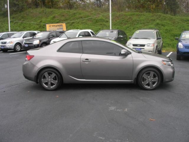 2010 Kia Forte Koup 528xi AWD