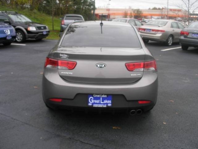 2010 Kia Forte Koup 528xi AWD