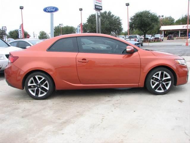 2010 Kia Forte Koup AWD, REAR DVD, Navigation, 3RD ROW, Mem/heat Seats