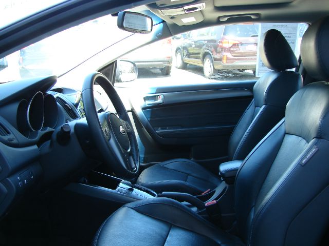 2010 Kia Forte Koup Open-top