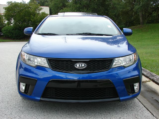 2011 Kia Forte Koup AWD, REAR DVD, Navigation, 3RD ROW, Mem/heat Seats