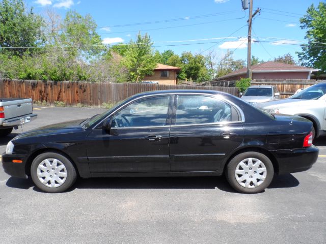 2006 Kia Optima 2lt,awd,7 PASS