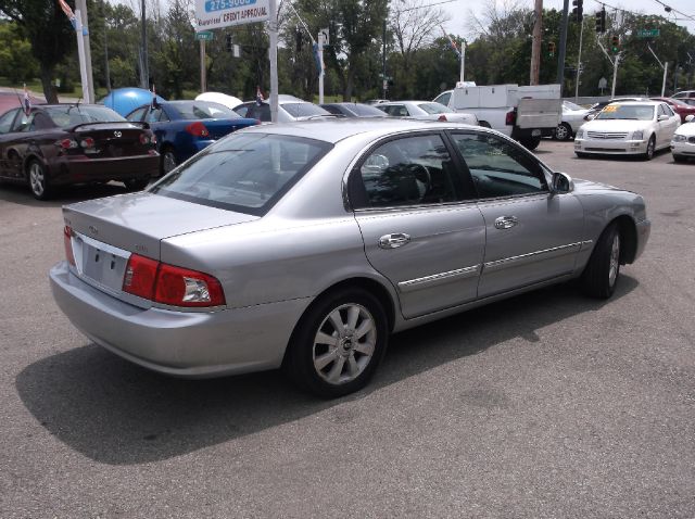 2006 Kia Optima 1998 Jaguar 8