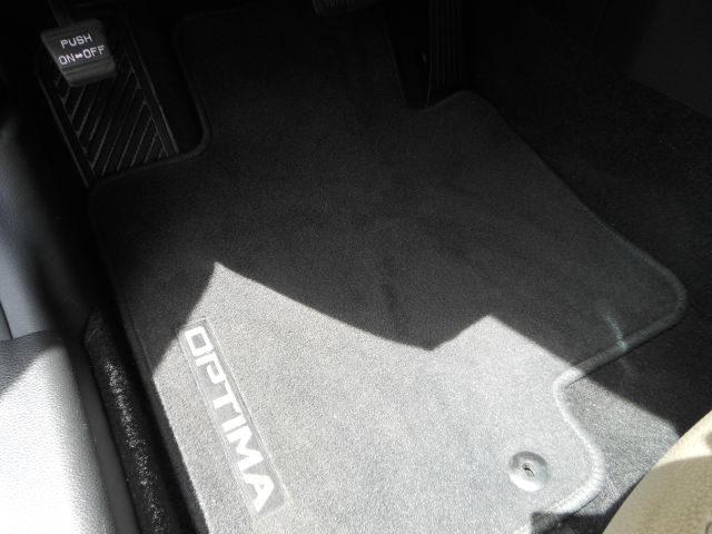 2011 Kia Optima Open-top