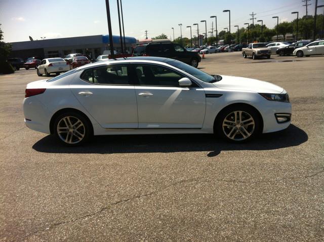 2013 Kia Optima AWD, REAR DVD, Navigation, 3RD ROW, Mem/heat Seats