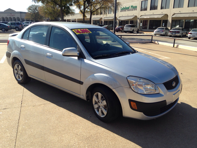 2007 Kia Rio AWD, REAR DVD, Navigation, 3RD ROW, Mem/heat Seats