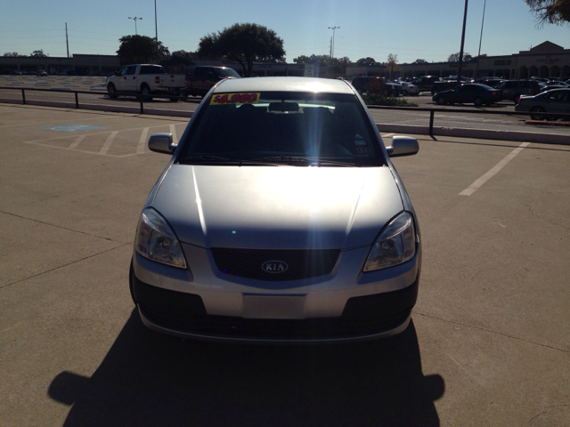 2007 Kia Rio AWD, REAR DVD, Navigation, 3RD ROW, Mem/heat Seats