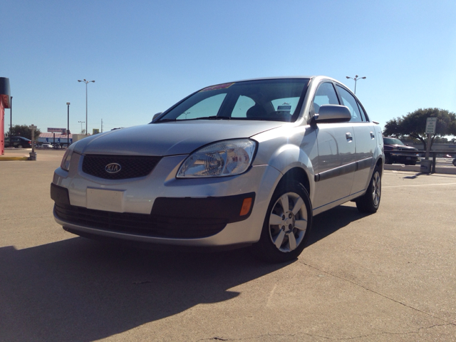 2007 Kia Rio AWD, REAR DVD, Navigation, 3RD ROW, Mem/heat Seats