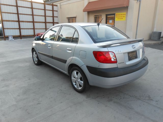 2008 Kia Rio AWD, REAR DVD, Navigation, 3RD ROW, Mem/heat Seats