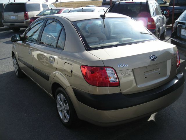 2009 Kia Rio AWD, REAR DVD, Navigation, 3RD ROW, Mem/heat Seats