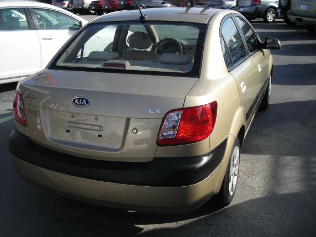 2009 Kia Rio AWD, REAR DVD, Navigation, 3RD ROW, Mem/heat Seats