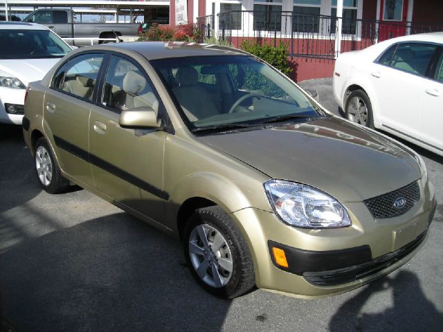 2009 Kia Rio AWD, REAR DVD, Navigation, 3RD ROW, Mem/heat Seats