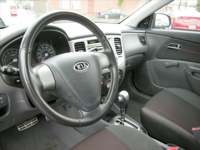 2007 Kia Rio5 AWD, REAR DVD, Navigation, 3RD ROW, Mem/heat Seats