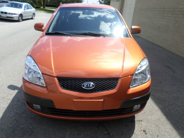 2007 Kia Rio5 AWD, REAR DVD, Navigation, 3RD ROW, Mem/heat Seats