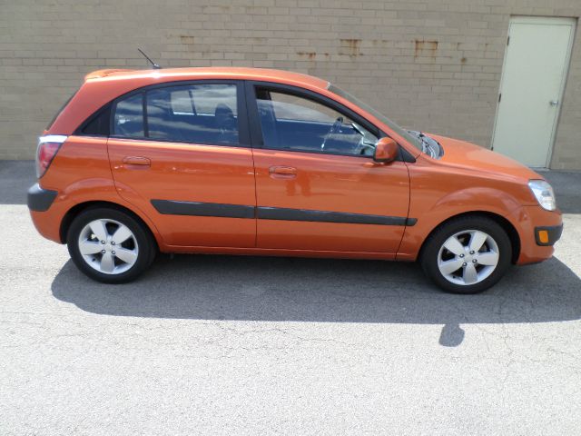 2007 Kia Rio5 AWD, REAR DVD, Navigation, 3RD ROW, Mem/heat Seats