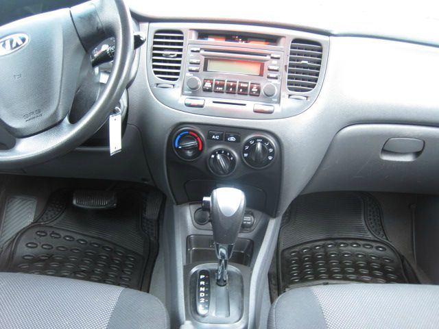 2008 Kia Rio5 AWD, REAR DVD, Navigation, 3RD ROW, Mem/heat Seats