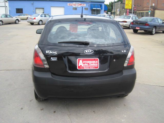 2008 Kia Rio5 AWD, REAR DVD, Navigation, 3RD ROW, Mem/heat Seats