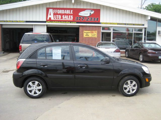 2008 Kia Rio5 AWD, REAR DVD, Navigation, 3RD ROW, Mem/heat Seats