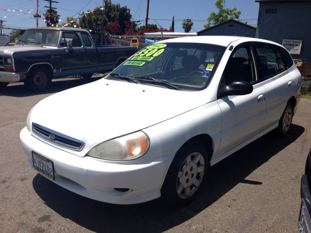 2002 Kia Rio Cinco SW2