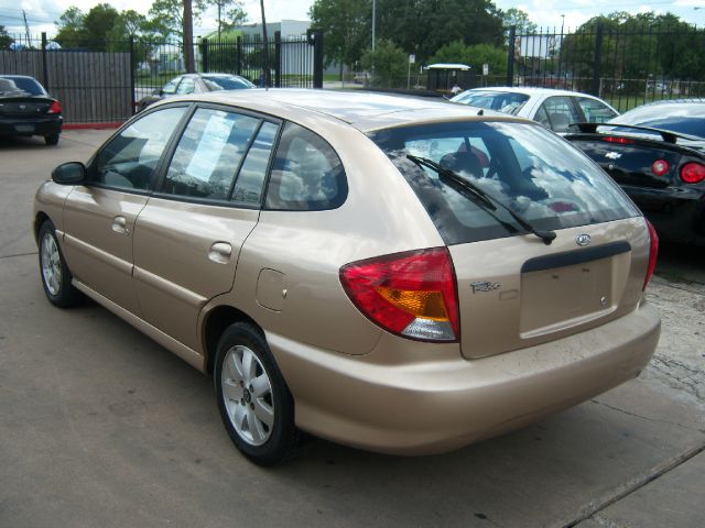 2002 Kia Rio Cinco SW2