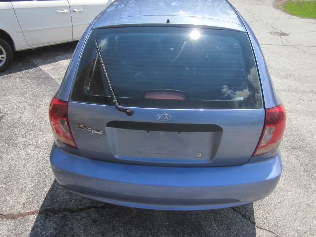 2004 Kia Rio Cinco SW2