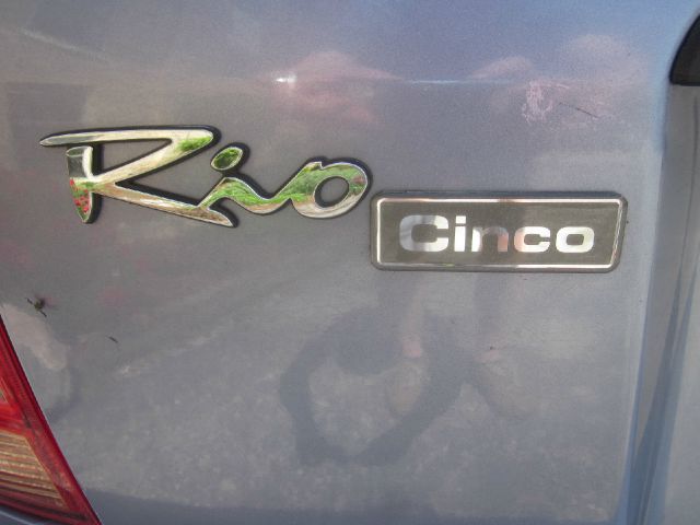 2004 Kia Rio Cinco SW2