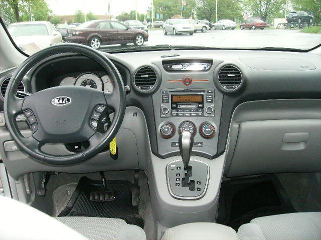 2007 Kia Rondo Open-top