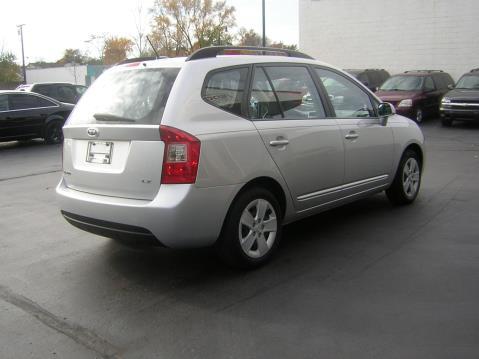 2009 Kia Rondo 4dr Quad Cab 155 WB 4WD