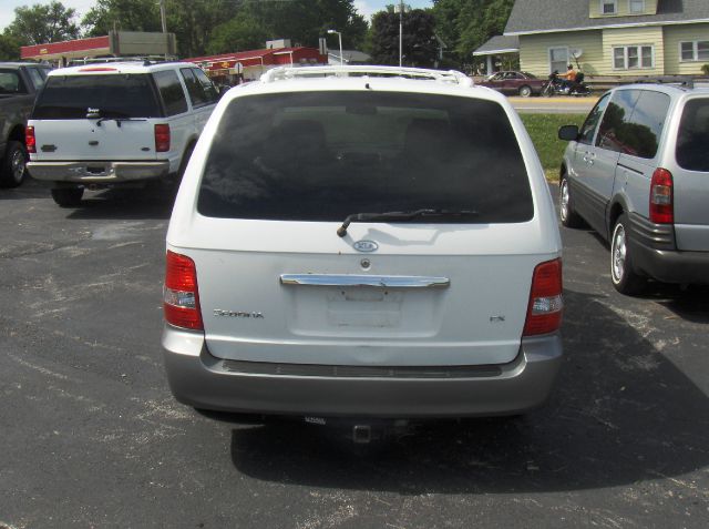 2004 Kia Sedona SLT 25