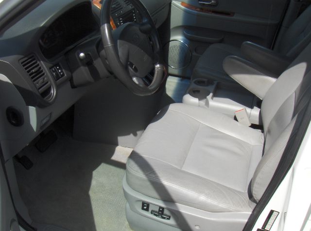 2004 Kia Sedona SLT 25