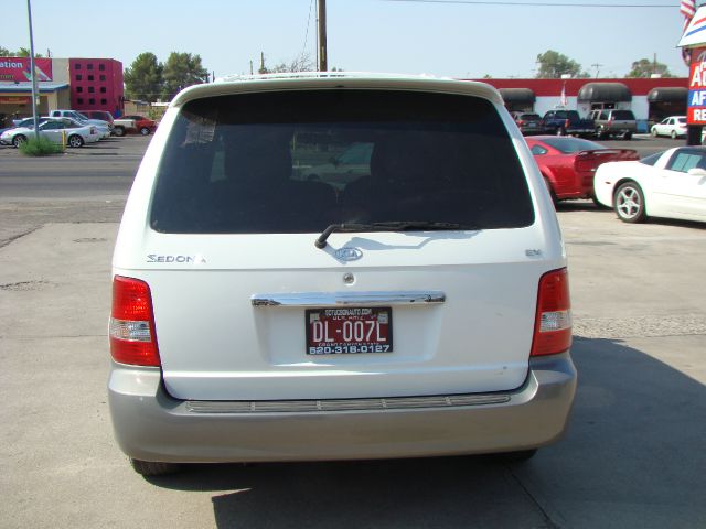 2005 Kia Sedona Open-top